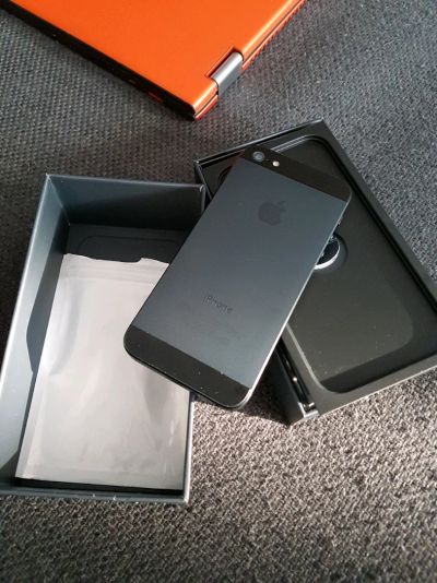 Лот: 9053657. Фото: 1. iPhone 5. Смартфоны
