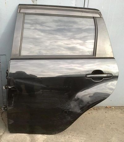 Лот: 4470426. Фото: 1. Двери Toyota ist 3 штуки с рубля... Кузов