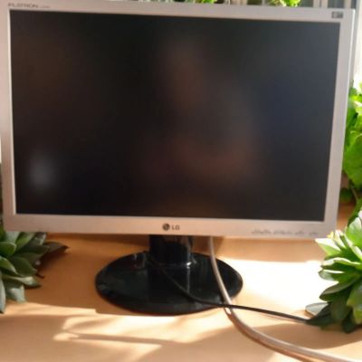 Лот: 25631387. Фото: 1. Монитор LG Flatron L222WS. ЖК-мониторы