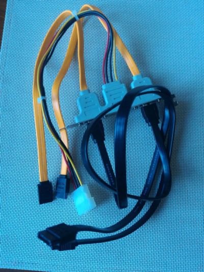 Лот: 9273011. Фото: 1. Планка e-SATA + 2 шт Cable SATA... Шлейфы, кабели, переходники