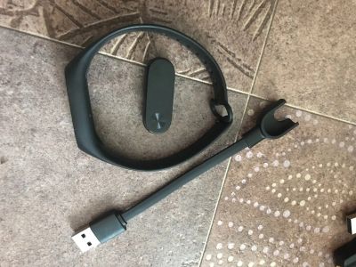 Лот: 17109019. Фото: 1. Mi band 2, порванный ремешок... Смарт-часы, фитнес-браслеты, аксессуары