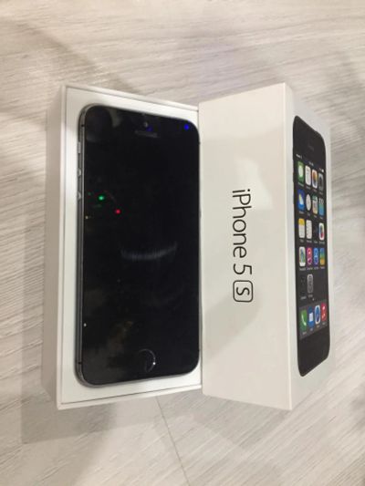 Лот: 8755000. Фото: 1. Iphone 5S 16Gb Black. Смартфоны