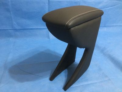 Лот: 17536087. Фото: 1. Подлокотник Nissan Almera 2012г-... Салон