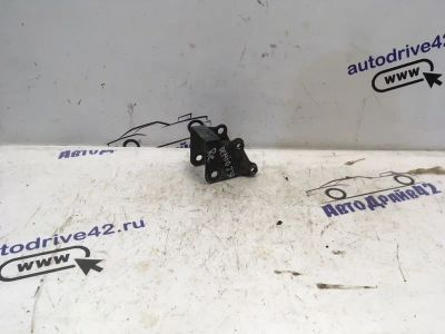 Лот: 21713160. Фото: 1. кронштейн двигателя Mazda Demio... Двигатель и элементы двигателя