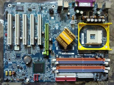 Лот: 1993817. Фото: 1. Материнская плата Gigabyte GA-8IPE1000. Материнские платы