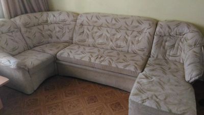 Лот: 10489975. Фото: 1. Угловой диван в отличном состояние... Диваны