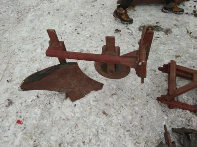 Лот: 12705502. Фото: 1. Плуг для минитрактора КМЗ-012. Навесные силовые механизмы