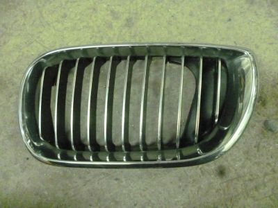 Лот: 10525454. Фото: 1. Решетка капота левая BMW 3 E46... Кузов