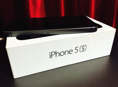 Лот: 4698033. Фото: 1. iPhone 5s 32gb space gray на гарантии... Смартфоны