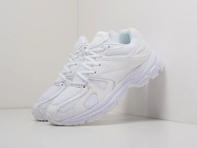 Лот: 17372706. Фото: 1. Кроссовки Vetements x Reebok Spike... Кеды, кроссовки, слипоны