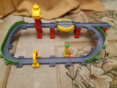 Лот: 15157641. Фото: 1. Железная дорога кольцо chuggington. Конструкторы