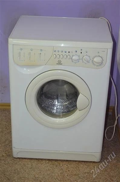 Лот: 2837439. Фото: 1. Стиральная машина Indesit W 105... Стиральные машины
