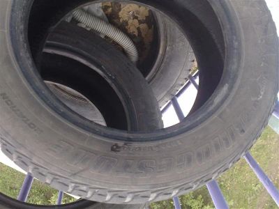 Лот: 2082895. Фото: 1. Два зимних колеса (bridgestone... Шины
