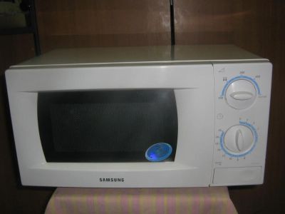 Лот: 4085900. Фото: 1. Микроволновая печь Samsung M1619NR. Микроволновки, мини-печи