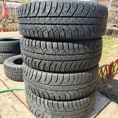 Лот: 25343917. Фото: 1. Резина зимняя Bridgestone 175... Шины