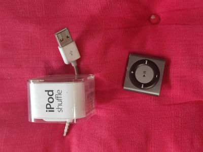 Лот: 17949183. Фото: 1. Ipod shuffle. Плееры
