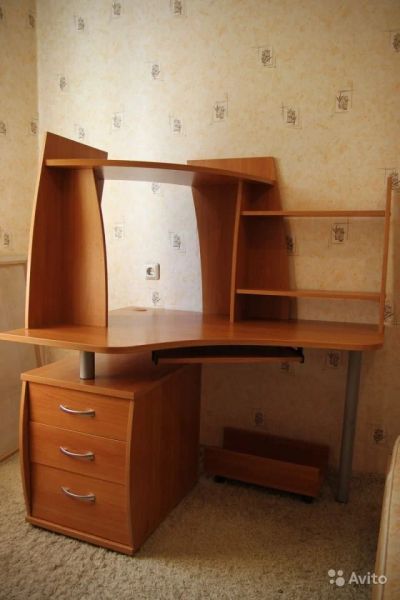 Лот: 8407458. Фото: 1. Угловой компьютерный стол б/у. Компьютерные и письменные столы