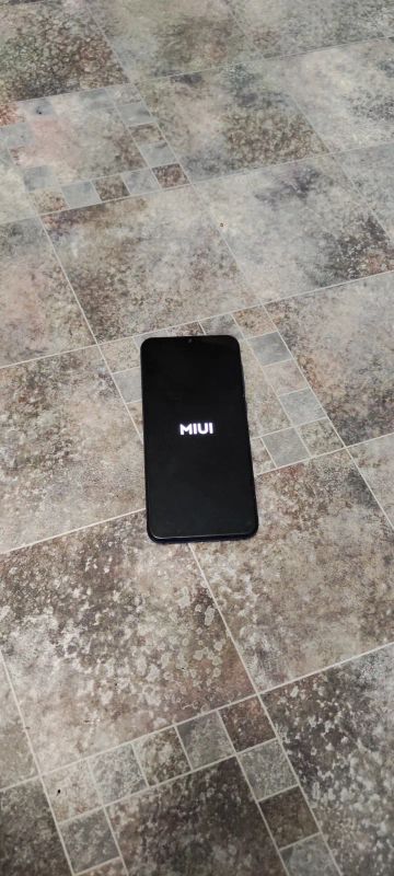 Лот: 19422611. Фото: 1. Xiaomi mi 9se. Смартфоны