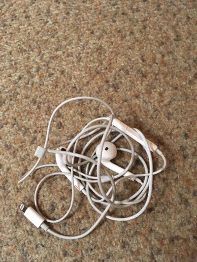 Лот: 12698652. Фото: 1. Наушники EarPods. Красноярск