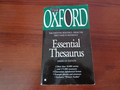 Лот: 8895247. Фото: 1. книга cловарь essential thesaurus. Словари