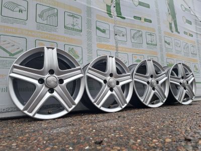 Лот: 25777586. Фото: 1. Комплект Оригинальных Литых дисков... Диски