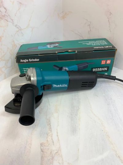 Лот: 21020984. Фото: 1. Болгарка Makita 9558 с регулировкой... Электроинструмент