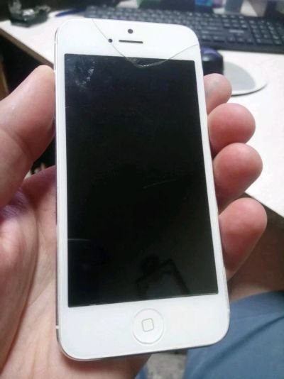 Лот: 16201080. Фото: 1. Смартфон Apple Iphone 5 неисправный... Смартфоны