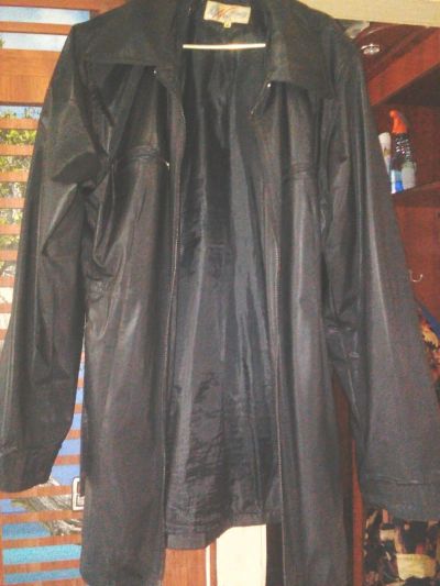 Лот: 9457520. Фото: 1. Куртка черная непромокайка, есть... Верхняя одежда