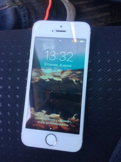 Лот: 10838074. Фото: 1. iPhone 5s 16gb silver. Смартфоны