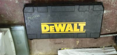 Лот: 18273883. Фото: 1. Отбойный молоток dewalt D25901. Электроинструмент