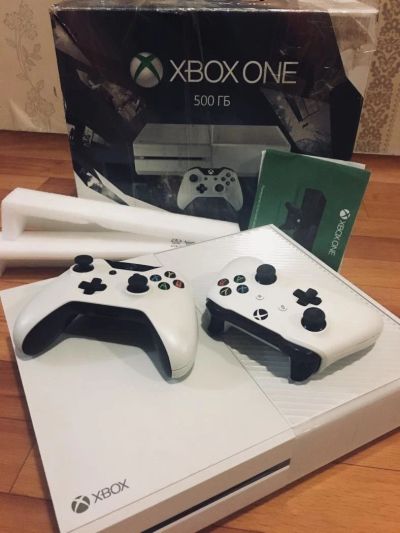 Лот: 11241930. Фото: 1. Xbox one , 2 геймпада +куча игр... Игровые приставки, консоли