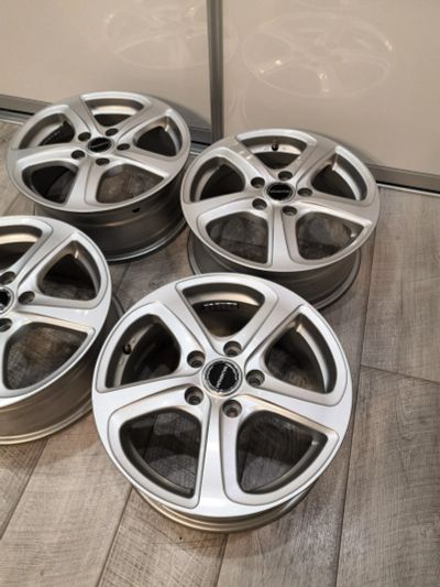 Лот: 18879584. Фото: 1. Красивые диски R16 Bridgestone. Диски