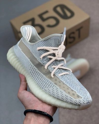 Лот: 15943925. Фото: 1. Yeezy Boost 350 v2. Кеды, кроссовки, слипоны