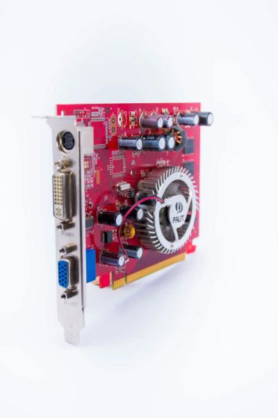 Лот: 11235744. Фото: 1. Видеокарта Palit 7300GS 256M DDR2... Видеокарты