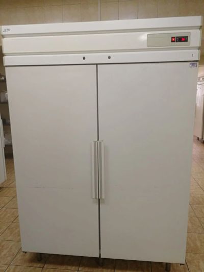 Лот: 15401394. Фото: 1. Двухстворчатый холодильный шкаф... Холодильное