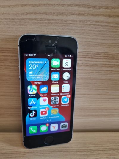 Лот: 25518060. Фото: 1. Iphone se 64gb. Смартфоны