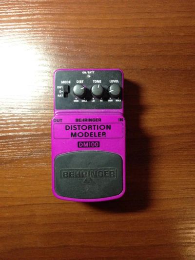 Лот: 3521706. Фото: 1. Behringer Distortion Modeler dm100. Гитарные эффекты и комбоусилители