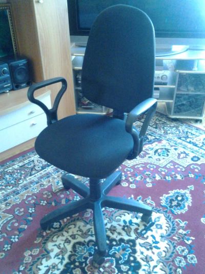 Лот: 9013528. Фото: 1. Стул офисный черный полностью... Стулья и кресла офисные