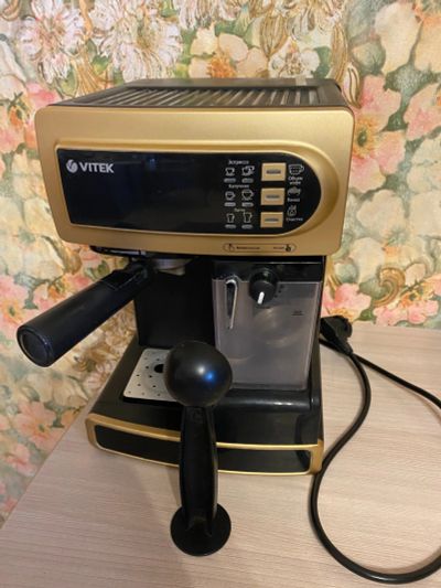 Лот: 20346727. Фото: 1. Кофемашина рожковая Vitek VT-1517... Чайники, кофемашины, кулеры
