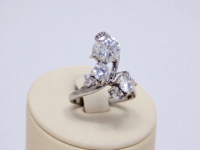 Лот: 14670037. Фото: 1. СЕРЕБРЯНОЕ КОЛЬЦО С ХРУСТАЛЕМ... Кольца, перстни