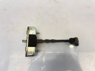 Лот: 25065048. Фото: 1. ограничитель двери toyota corolla... Двигатель и элементы двигателя