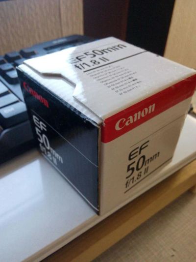 Лот: 8909135. Фото: 1. Коробка от объектива Canon EF... Крышки, бленды