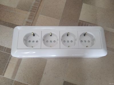 Лот: 18178306. Фото: 1. Розетка четврехместная накладная. Электроустановочные изделия