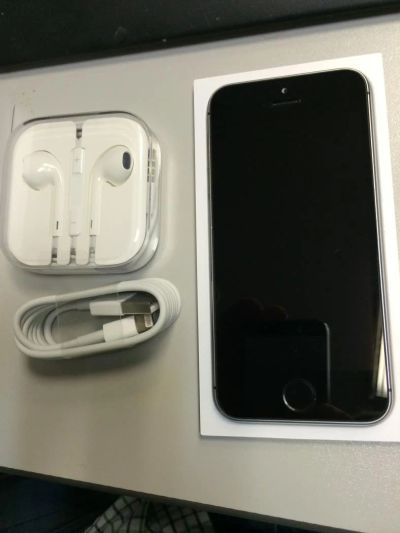Лот: 4441663. Фото: 1. iPhone 5s 16gb Space Gray A1530... Смартфоны