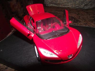 Лот: 10767031. Фото: 1. Peugeot RC 1:24. Автомоделизм