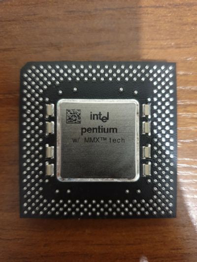 Лот: 21373639. Фото: 1. Ретро процессор Pentium 166 MMX. Процессоры