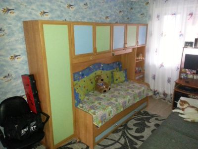 Лот: 3691111. Фото: 1. детская стенка с кроватью и матрацем. Детские кровати и кроватки