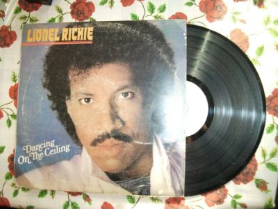 Лот: 18919696. Фото: 1. Пластинка Lionel Richie dancing... Аудиозаписи