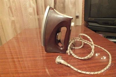 Лот: 2574249. Фото: 1. Утюг рабочий. Утюги, парогенераторы, отпариватели