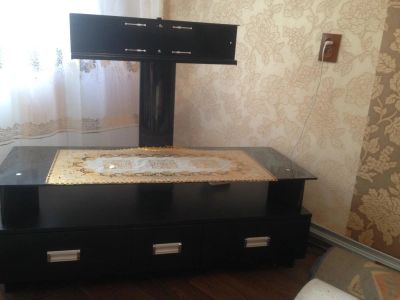 Лот: 9515027. Фото: 1. Тумба под большой телевизор. Стойки и тумбы для аппаратуры